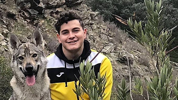 El joven ganadero Miguel Ángel Gómez Jaut posa para ABC