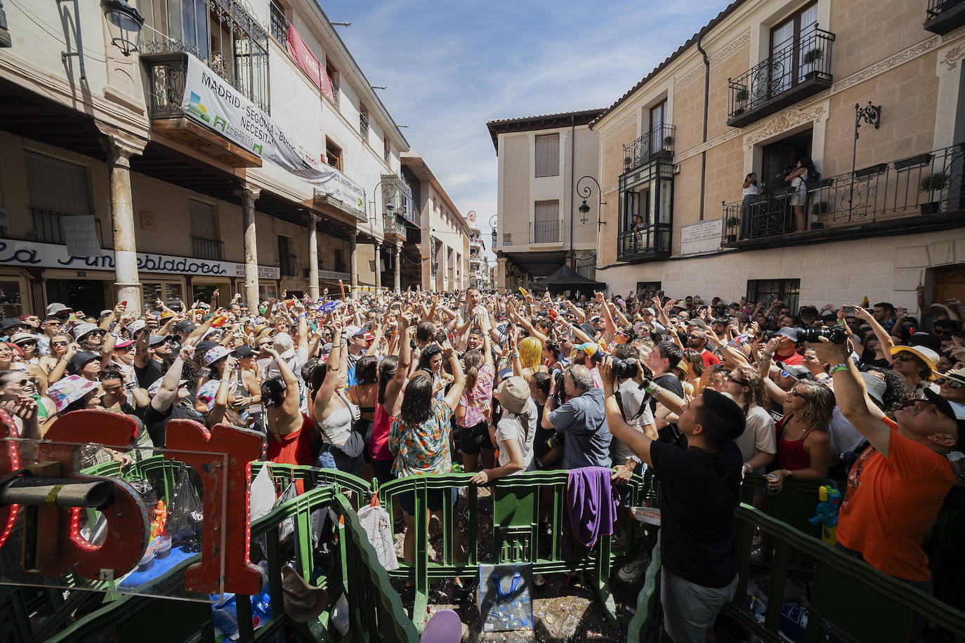 Las imágenes de la jornada grande de Sonorama y el desnudo reivindicativo de Amaral
