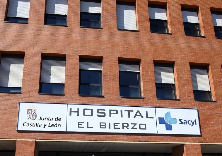 Hospital de El Bierzo, donde permanece hospitalizado el octogenario
