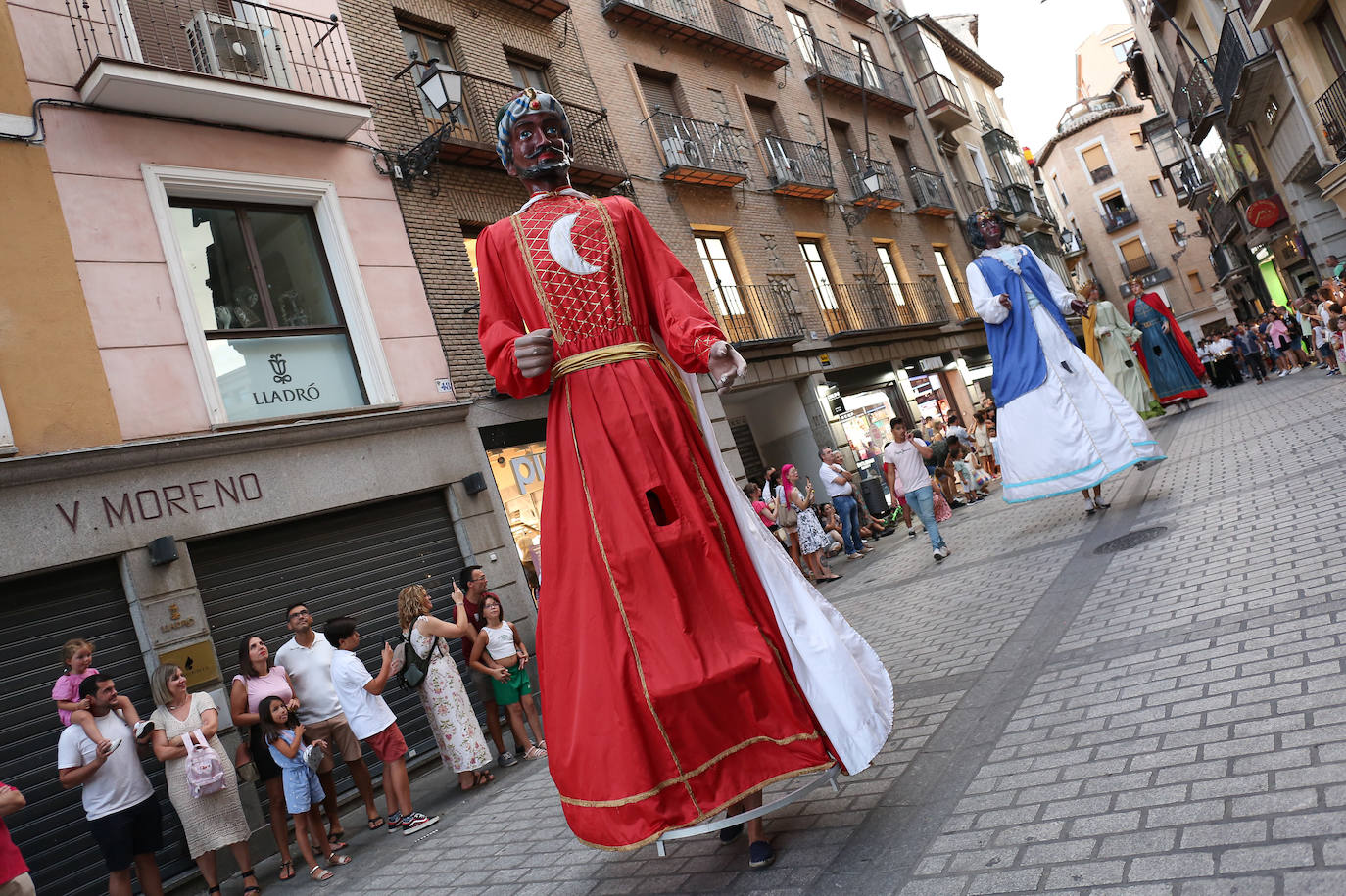 Los gigantones y cabezudos, preludio del día grande de la Feria y Fiestas de la Virgen del Sagrario