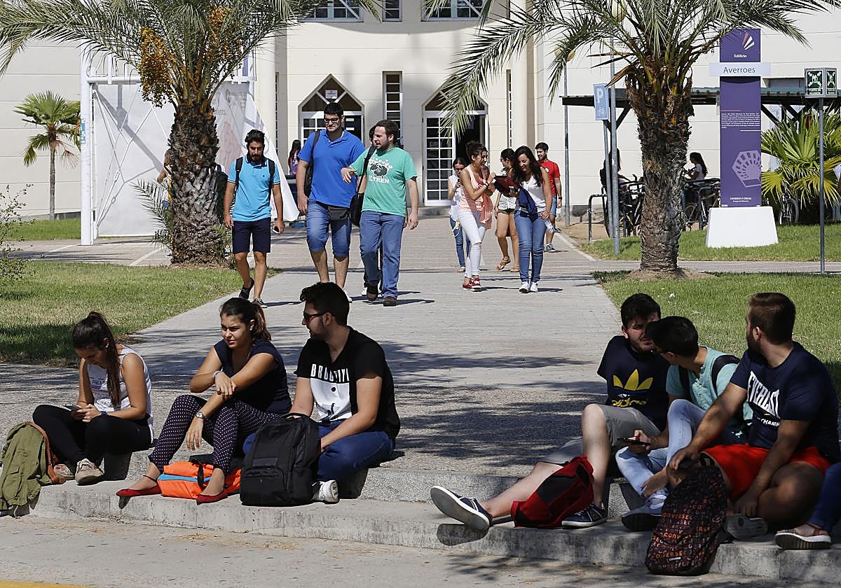 Estudiantes en el campus de Rabanales de la UCO