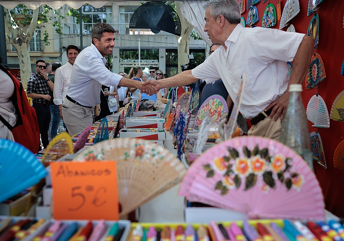 Imagen del presidente de la Generalitat Valenciana, Carlos Mazón, en una visita a Xàtiva por las fiestas patronales