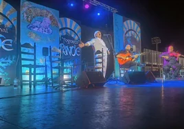 'El Pele' pone en pie a los más de mil asistentes al Festival de Cante Grande Fosforito