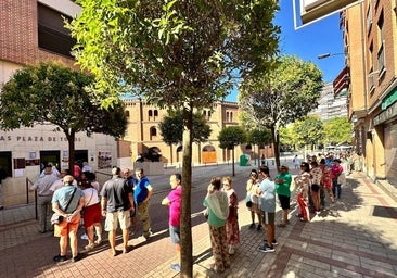Colas en la primera jornada de entradas sueltas para la feria taurina de la Virgen de San Lorenzo en Valladolid