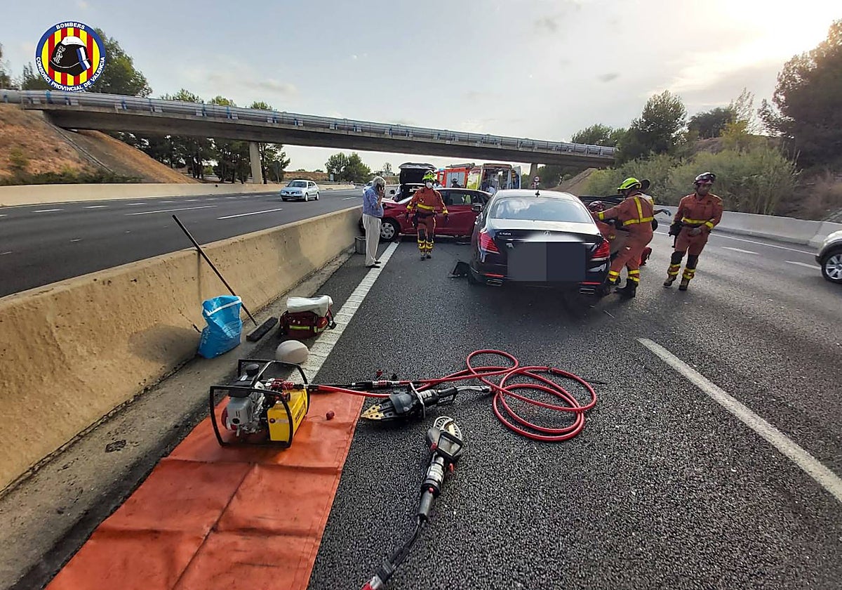 Imagen del accidente ocurrido en la A-7 dirección Alicante entre tres vehículos