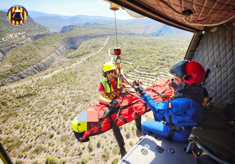 Imagen del rescate de una persona en la ruta de los puentes de Chulilla (Valencia)