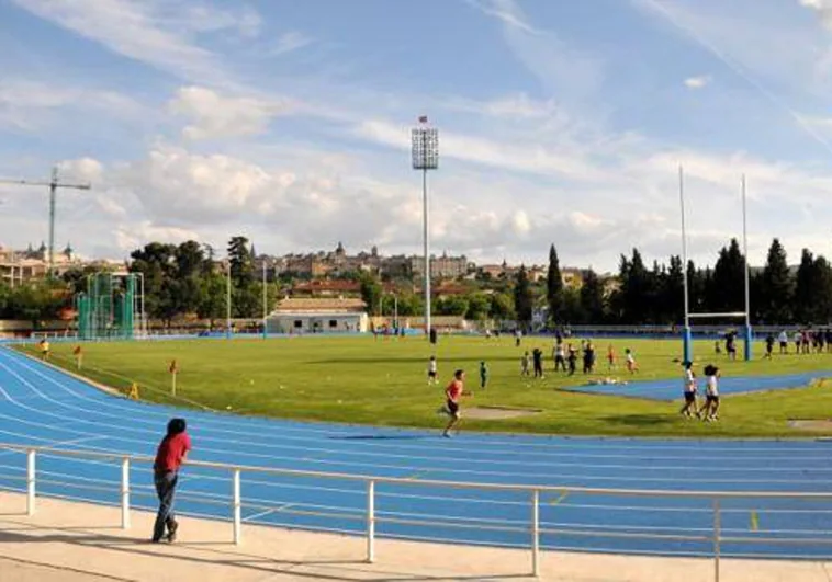 Pantalla gigante en la Escuela de Gimnasia de Toledo para ver a la selección española de fútbol