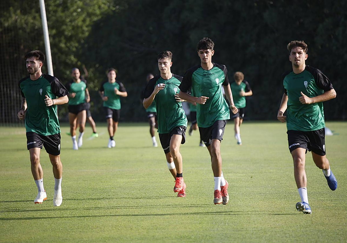 Los jugadores del filial entrenan con el primer equipo esta pretemporada