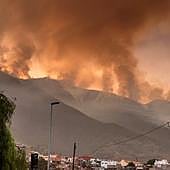 El incendio de Tenerife avanza sin control con más de 7.600 personas confinadas o evacuadas