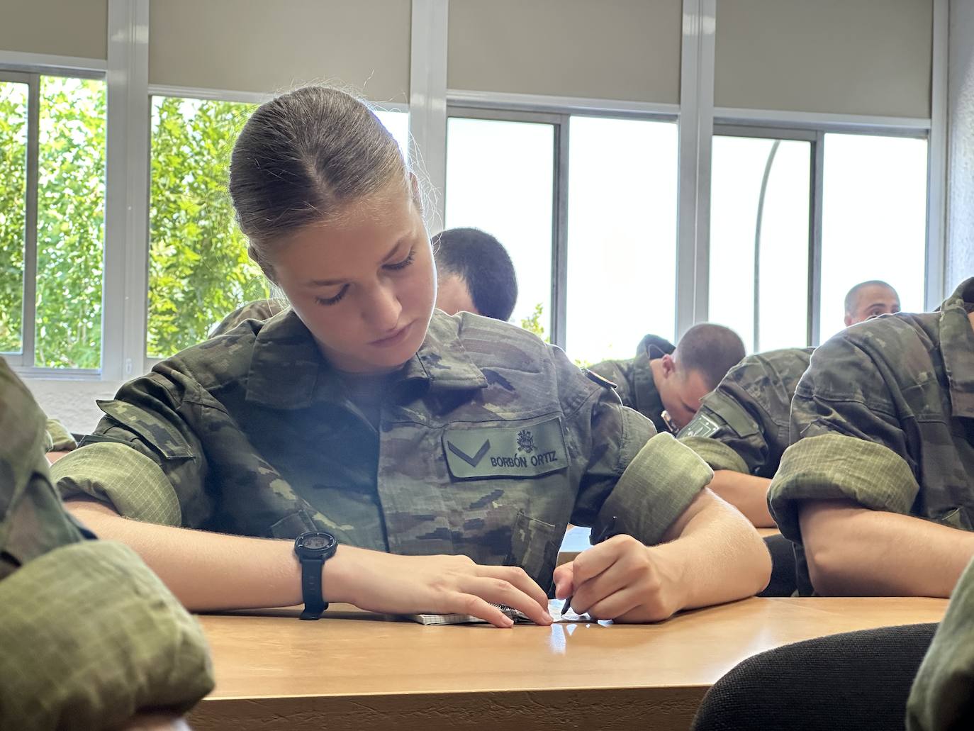 La formación militar de la Princesa Leonor es parte de su preparación para cuando sea coronada y asuma el «mando supremo de las Fuerzas Armadas»