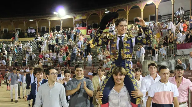 Alejandro González es llevado a hombros en Toledo