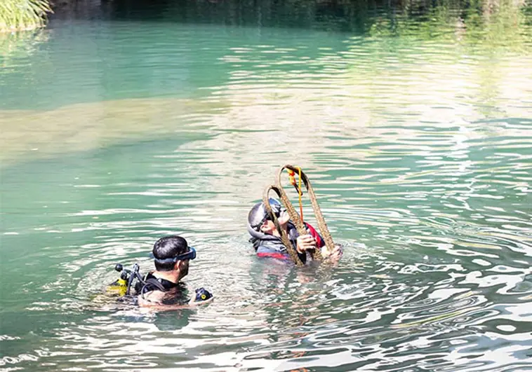 Trabajos de limpieza en el río Tajo a su paso por Trillo