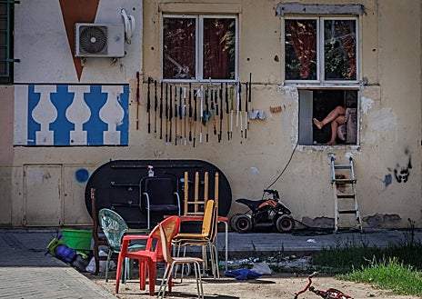 Imagen secundaria 1 - La vida diaria en el complejo de viviendas del Ruedo