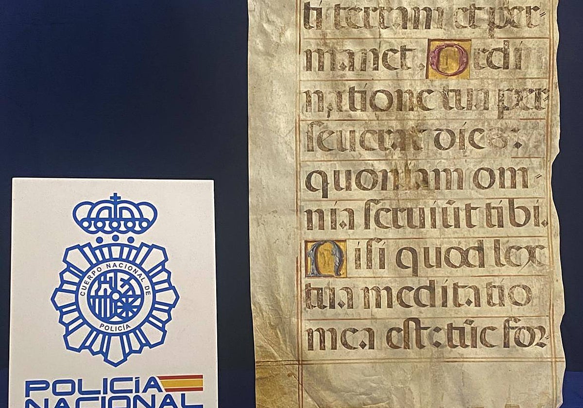 Hoja del manuscrito del siglo XVI recuperado por la Policía Nacional