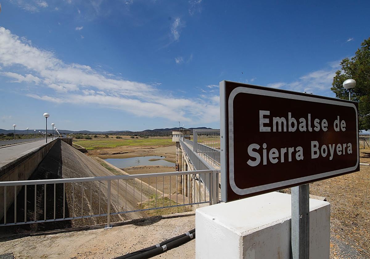 El embalse de Sierra Boyera es el máximo exponente de la sequía, ya que se ha secado