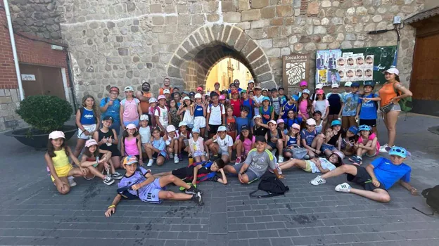 Actividad cultural en un campamento de verano.