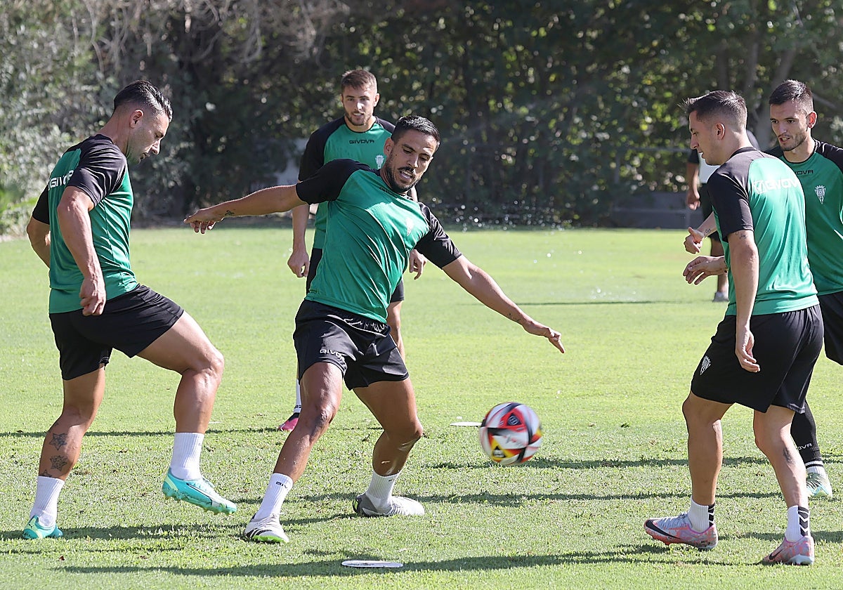 Los jugadores del Córdoba se ejercitan en la Ciudad Deportiva