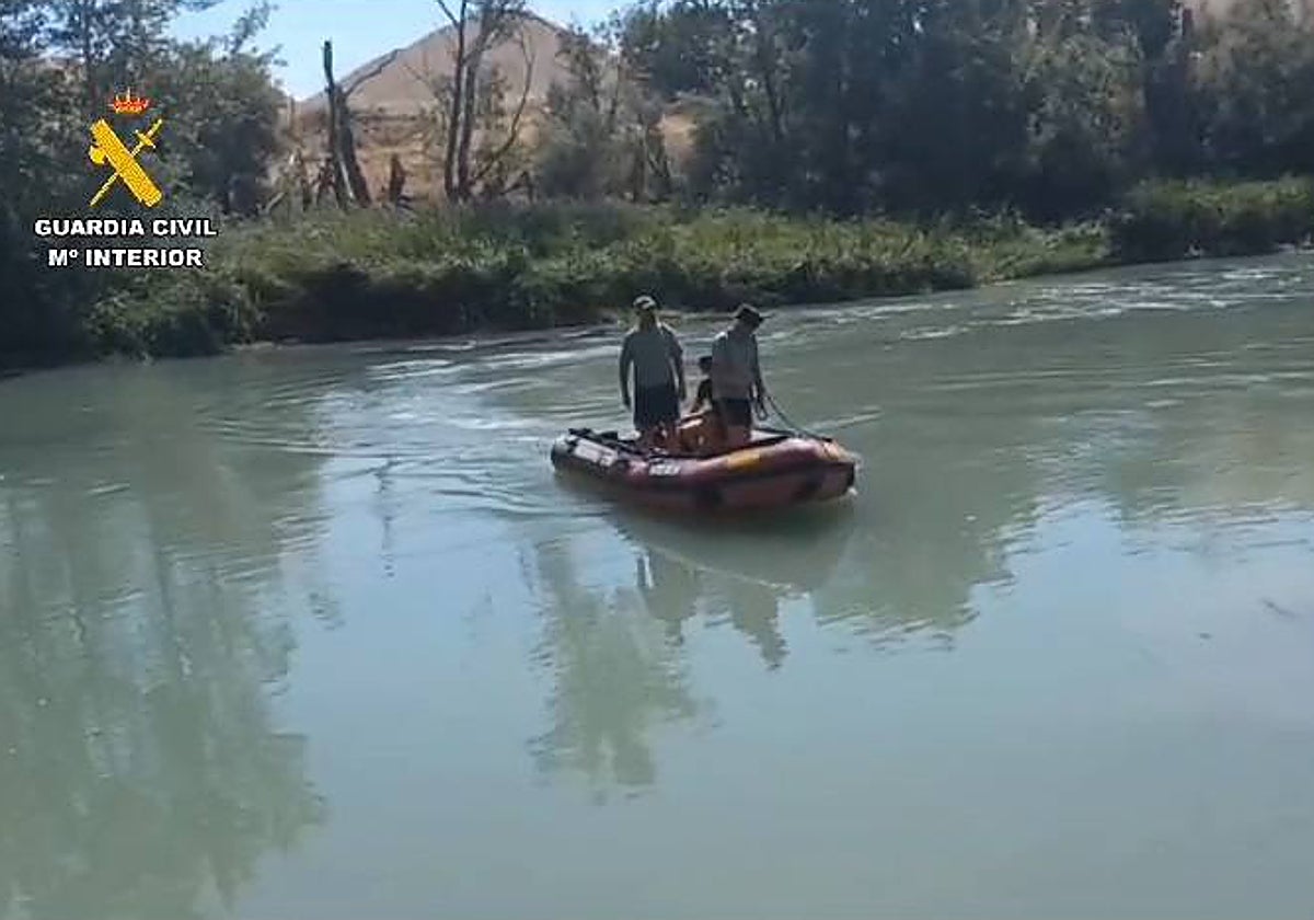 Dispositivo de búsqueda del joven desaparecido en la Playa de Estremera este lunes