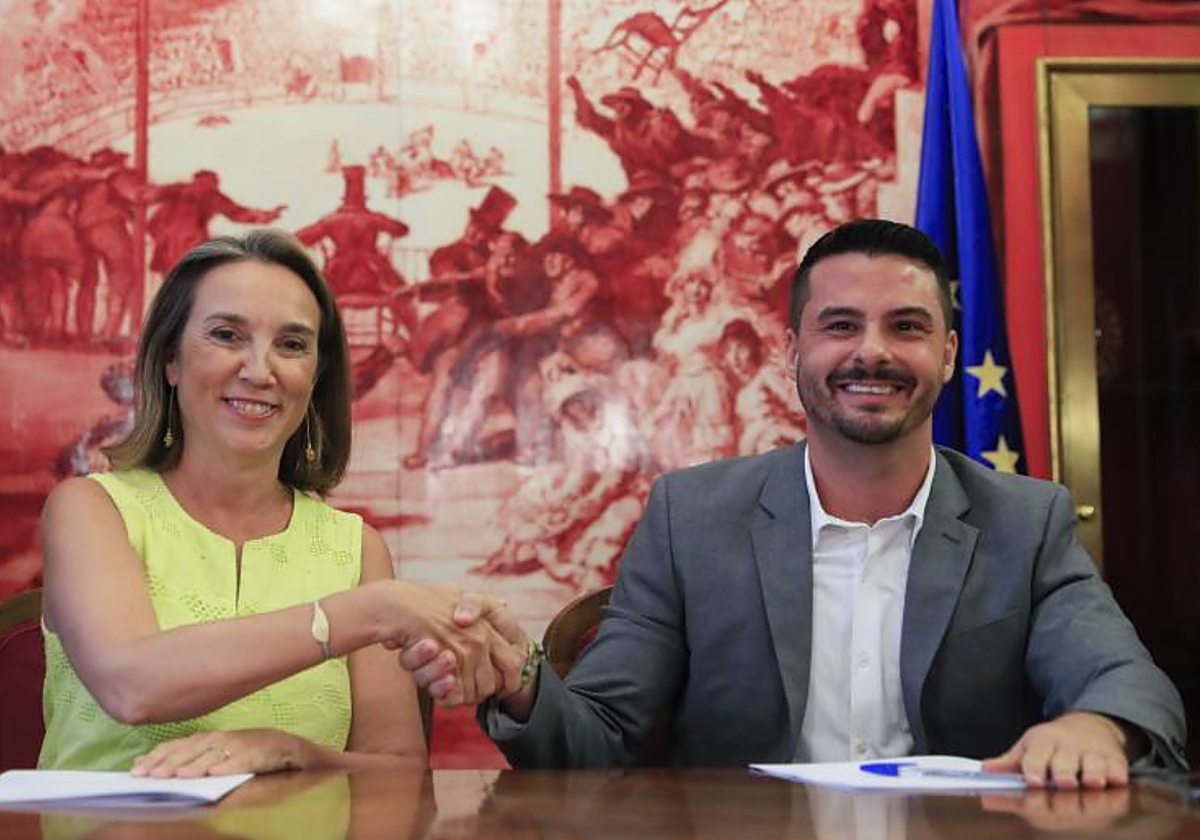 Cuca Gamarra y David Toledo firman el compromiso con la agenda canaria y el apoyo a la investidura de Feijóo