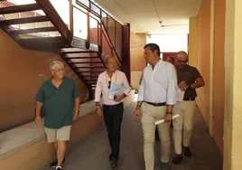 Bellido propone el empleo social para cubrir plazas de ordenanzas en los colegios de Córdoba