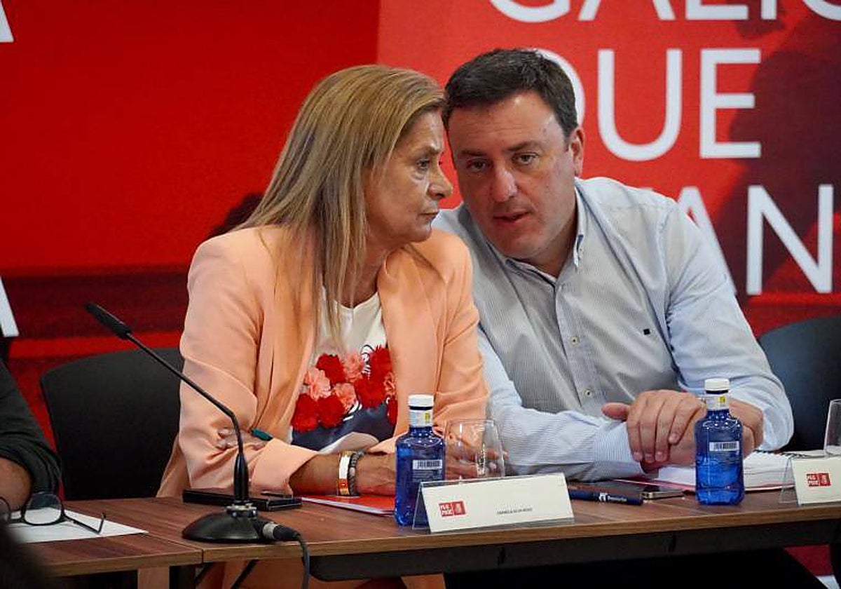 Silva, con gesto serio junto a Formoso, en la última ejecutiva del PSdeG
