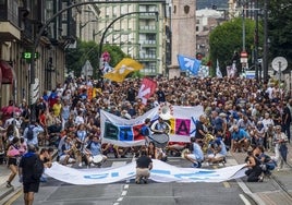 Miles de personas piden la vuelta a casa de los presos de ETA en la Semana Grande de Bilbao