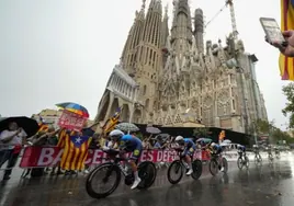 Detenidos cuatro CDR que planeaban verter aceite para colapsar La Vuelta Ciclista en Cataluña