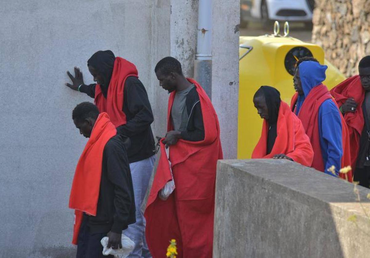 Rescatan en las últimas horas a 409 inmigrantes a bordo de seis pateras en aguas de Canarias