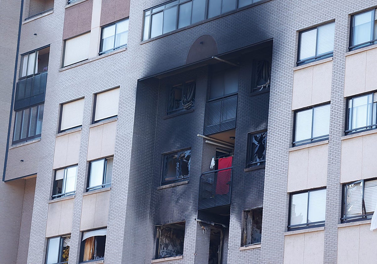 Estado del inmueble tras una explosión de gas en la calle Juan de Valladolid