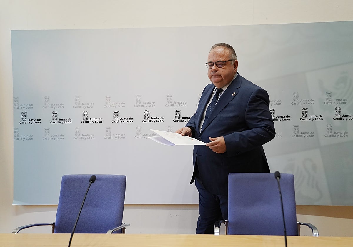 El consejero de Sanidad, Alejandro Vázquez, presenta las novedades previstas en el próximo calendario vacunal infantil