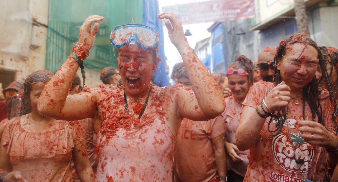 La fiesta de la Tomatina es una de las celebraciones más internacionales de España