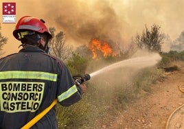 Extinguido un incendio declarado este martes cerca de las vías del tren en la localidad castellonense de Almenara