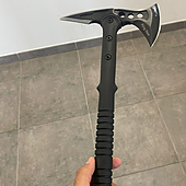 Detenido un hombre por amenazar y agredir a una de sus cuidadoras con un hacha en Gran Canaria