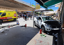 Un coche embiste una terraza en Corralejo y deja ocho heridos, entre ellos una bebé