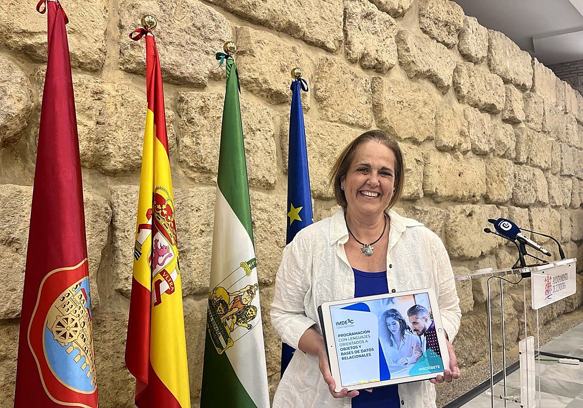 La presidenta del Imdeec, Blanca Torrent, este viernes en la sala de prensa del Ayuntamiento de Córdoba