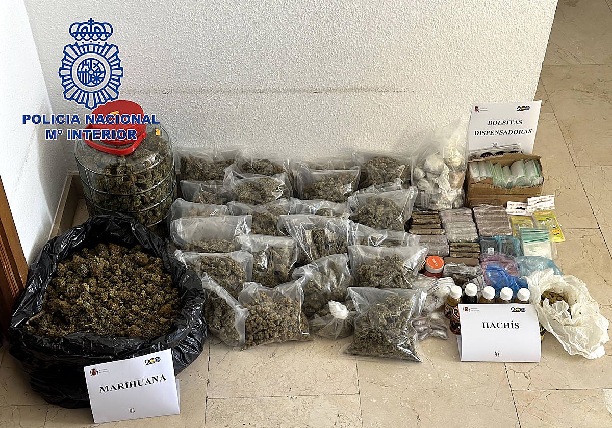 Imagen de toda la mercancía hallada en la vivienda de los denunciantes del robo