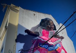 Meninas en la calle para devolver la belleza al barrio