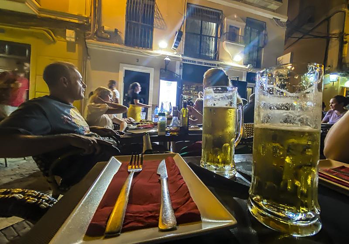 Imagen de archivo de la terraza de un bar