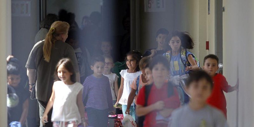 The opposition draws a school year with record spending by parents and damages to the rural