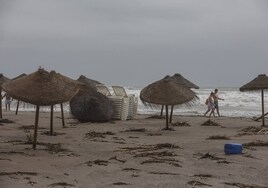 El temporal provocado por la DANA deja olas de casi cuatro metros y arrasa las playas en Valencia