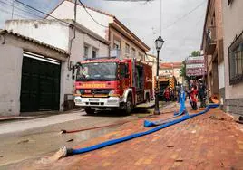 El bombero que intentó frenar a la familia de Madrid que tuvo un accidente en plena DANA: «Aún estoy en shock»