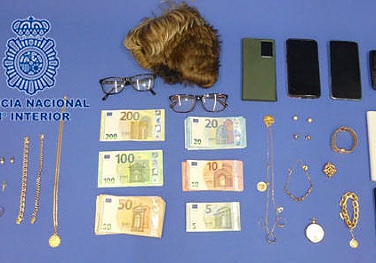 Efectos intervenidos a los dos arrestados