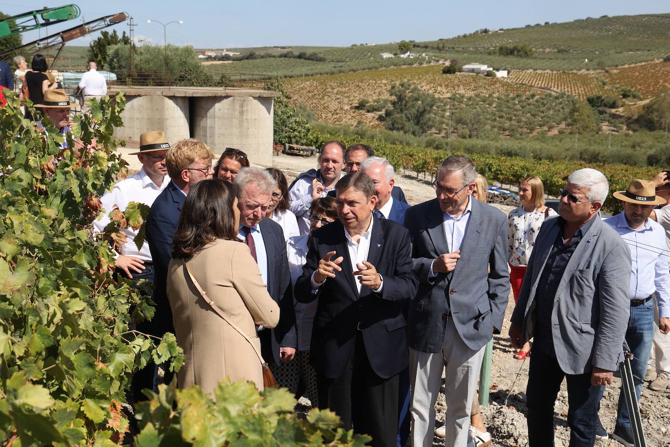 La visita de los ministros de Agricultura de la UE a Bodegas Alvear de Montilla