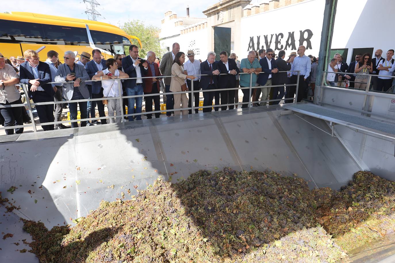La visita de los ministros de Agricultura de la UE a Bodegas Alvear de Montilla