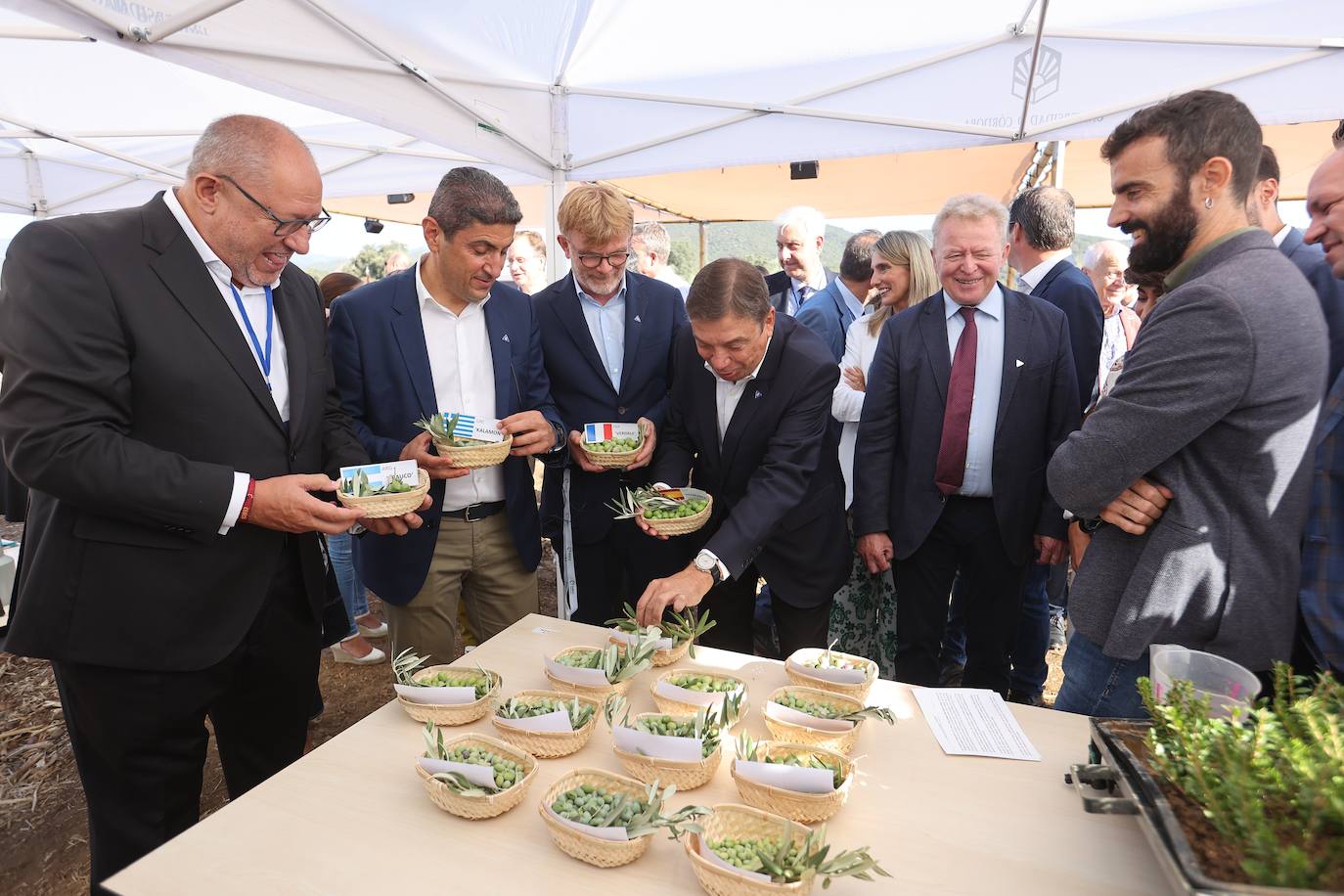 La visita de los ministros de Agricultura de la UE a la innovadora finca de Rabanales