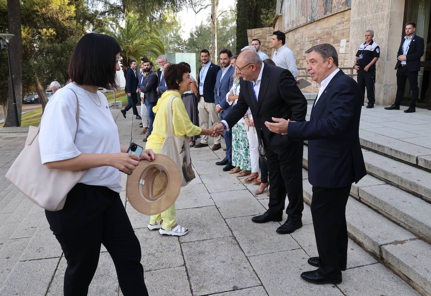 La visita de los ministros de Agricultura de la UE a la innovadora finca de Rabanales