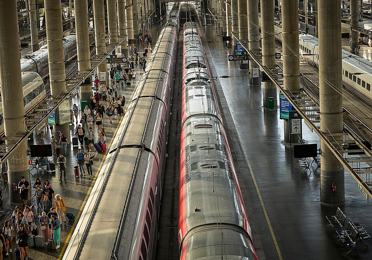 Andenes de la estación de Atocha, en plena operación retorno tras las vacaciones de verano