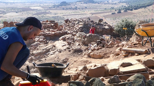 Nuevos hallazgos acreditan al yacimiento arqueológico Cruz de Mayo de Brazatortas como baluarte defensivo