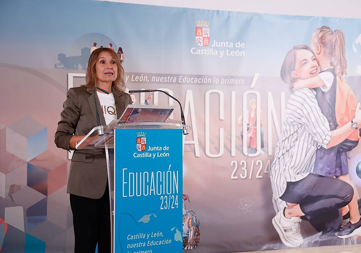 La consejera de Educación, Rocío Lucas, durante la presentación del curso
