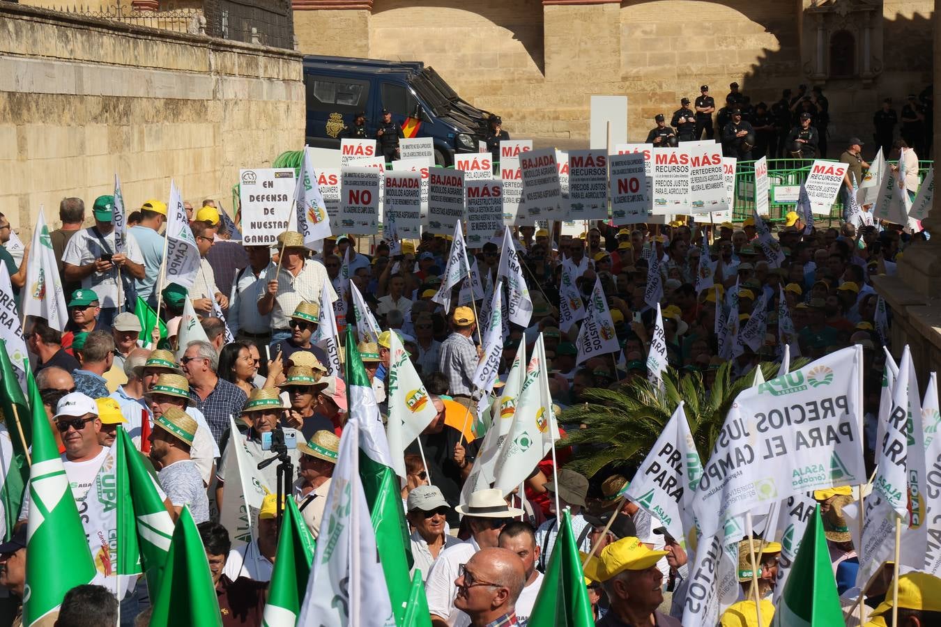 Fotos: El campo estalla en Córdoba frente a los ministros de la UE